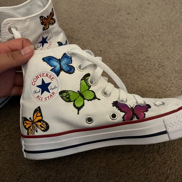 HAND PAINTED BRAND NEW CONVERSE - Picture 2 of 3